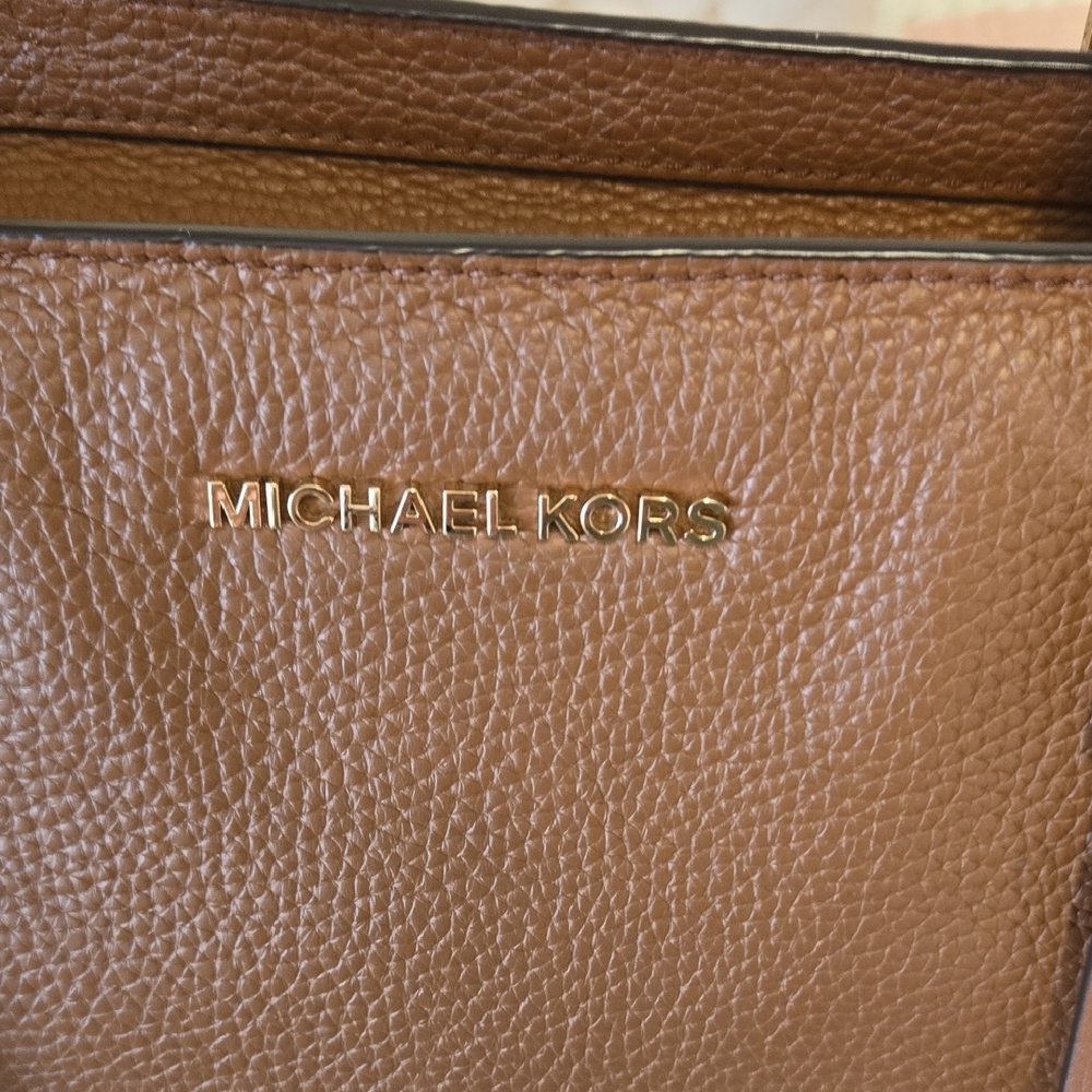 Michael Kors Brown Leather Aria Shoulder Bag - Picture 8 of 15